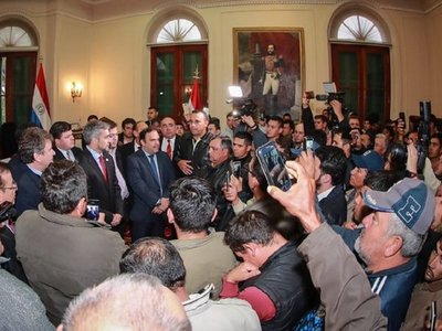 Mario Abdo admite fragilidad y crisis moral en controles contra el contrabando
