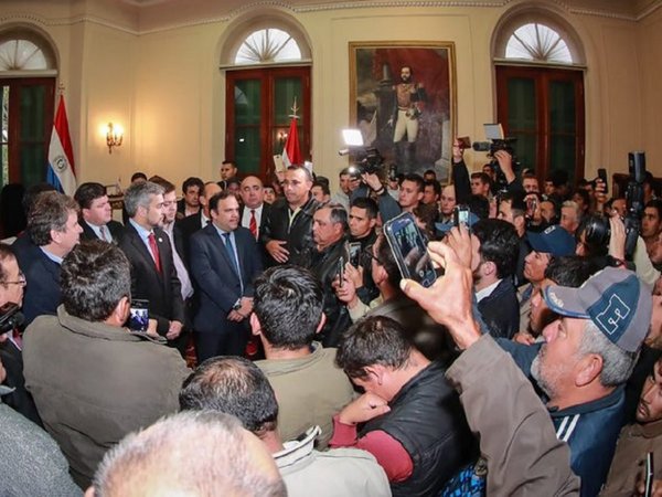 Mario Abdo admite fragilidad y crisis moral en controles contra el contrabando