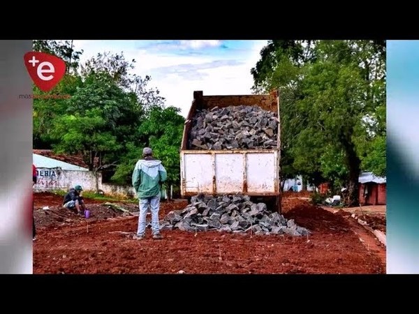 COMUNA EJECUTA OBRAS VIALES EN EL B° SANTA MARIA