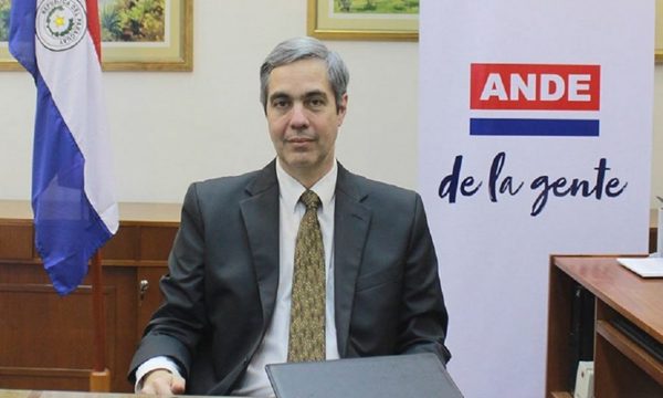 Renuncia presidente de ANDE