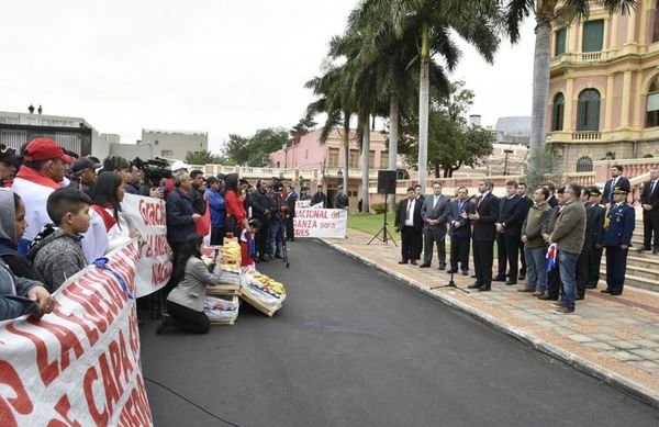 Abdo vincula la “desesperanza del pueblo” con la “manipulación de las noticias” - Nacionales - ABC Color