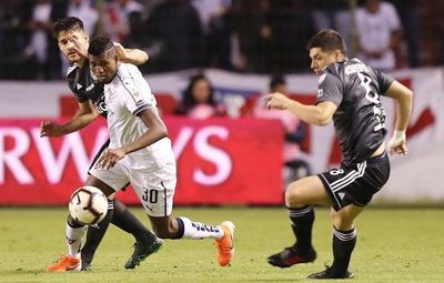 Olimpia tuvo un bajo nivel en Quito - Deportes - ABC Color