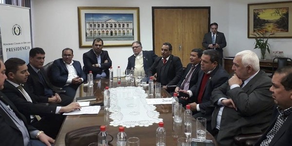 GOBERNADOR DE ITAPÚA PARTICIPÓ DE REUNIÓN CON AUTORIDADES NACIONALES