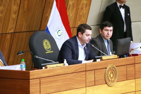 Funcionarios de “mini hospital” ya no cobrarán en Diputados
