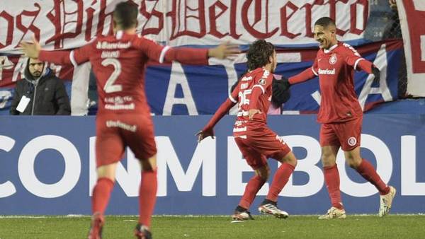 Internacional saca ventaja ante Nacional gracias al gol de Paolo Guerrero - .::RADIO NACIONAL::.