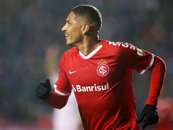 Un agónico gol de Paolo Guerrero decreta el triunfo del Internacional en Uruguay