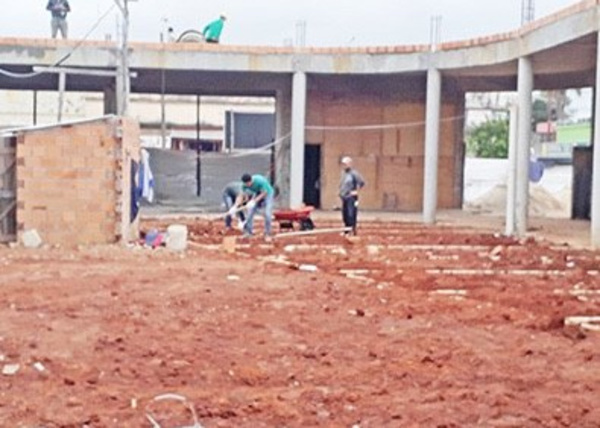 Indignados por obras a medias en el mercado