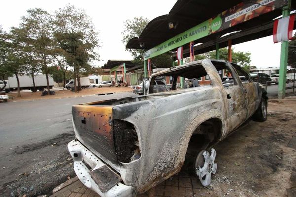 Queman vehículo en fallido operativo