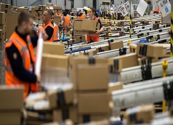 Amazon volverá a capacitar a una tercera parte de sus trabajadores estadounidenses a medida que avance la automatización