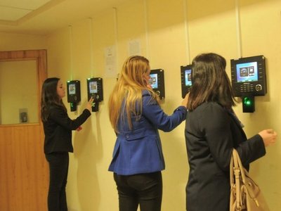 Sueldos sin méritos y  direcciones en exceso dificultan ahorro del Estado