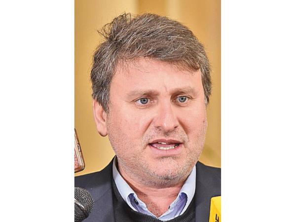 Ministro Lichi reconoce la debilidad ante contrabando