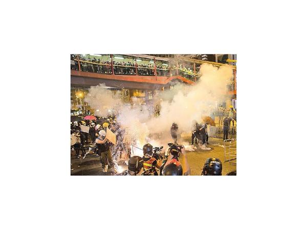 China dice que puede desplegar el ejército si Hong Kong lo pide