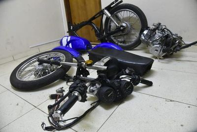 Capturan a tres delincuentes cuando querían vender piezas robadas - Nacionales - ABC Color