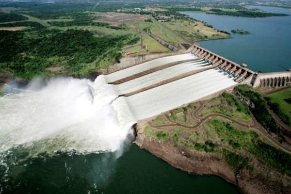 HOY / Tarifa de la ANDE subirá: Brasil pone fin a concesiones y Paraguay sufrirá