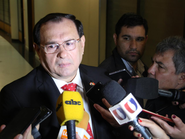 Suplente de Paraguayo Cubas sostiene que 'Miguel Cuevas sufre una persecución' - Radio 1000 AM