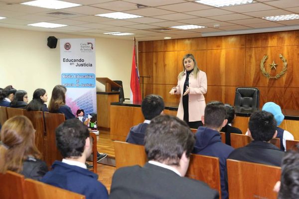 Alumnos del Huerto se instruyen sobre el Poder Judicial
