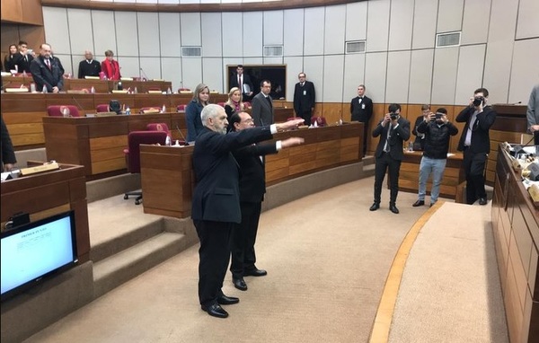 Con quórum justo, juran suplentes en sesión extra