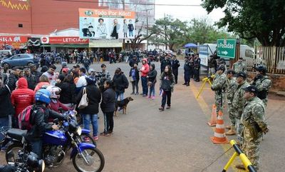 Paseros cerraron acceso al puente en Encarnación - Nacionales - ABC Color