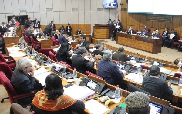 HOY / Sesión extra de Senado por acuerdo secreto sobre Itaipú: ¿Juicio a Abdo si no aclara? 