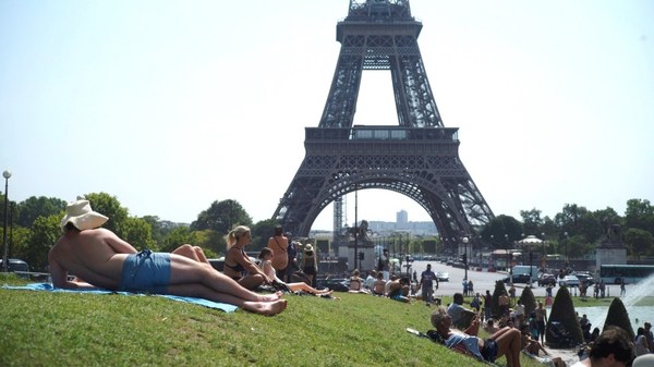 París alcanza los 42,6 grados y bate su récord histórico de calor | .::Agencia IP::.
