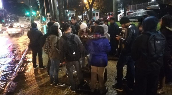 HERIDOS Y APREHENDIDOS POR MANIFESTACIÓN FRENTE A MBURUVICHA RÓGA