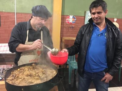 Organizó paella para pagar una multa de la Caminera - Nacionales - ABC Color