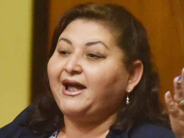 Diputada consiguió que su hijo odontólogo siga en la Cámara Baja