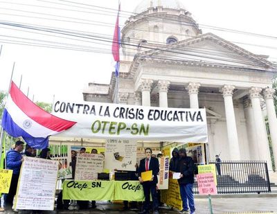 Docentes hablan de sobrefacturación de laptops, mientras que MEC lo niega - Locales - ABC Color