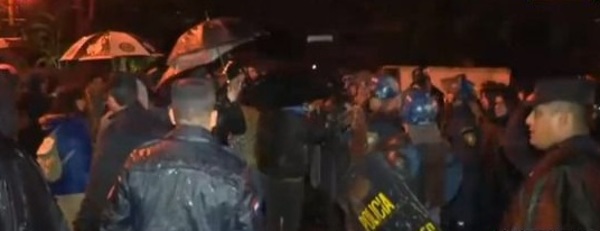 "Policías nos amenazaban que nos iban a torturar": Manifestantes denuncian detención ilegal y represión policial - La Unión