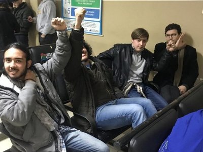 Fueron liberados jóvenes que se manifestaron contra acuerdo sobre Itaipú