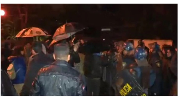 "Policías nos amenazaban que nos iban a torturar": Manifestantes denuncian detención ilegal y represión - La Unión