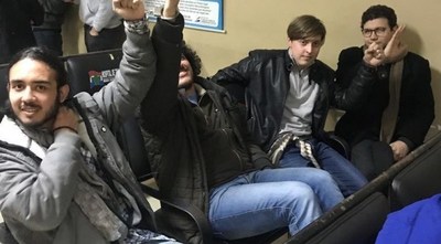 Liberan a los jóvenes arrestados frente a Mburuvicha Róga - Digital Misiones