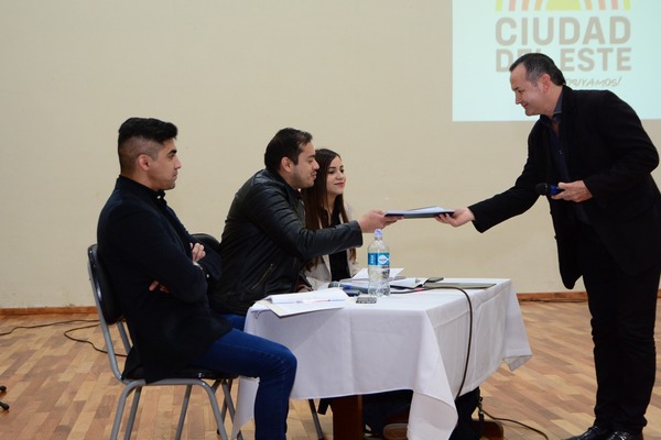 Empresas presentan a comuna de CDE propuestas para almuerzo escolar