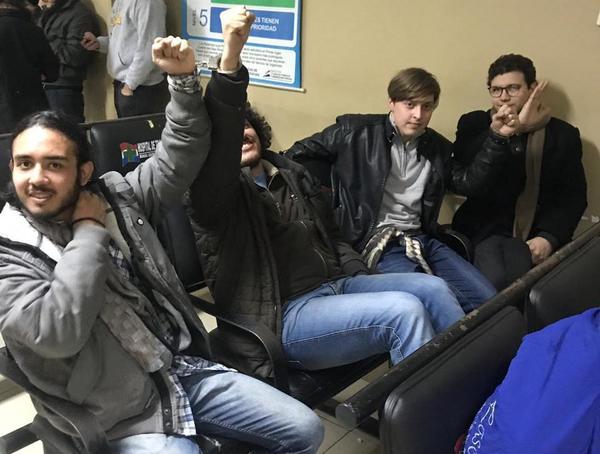 Fiscal liberó a jóvenes detenidos tras manifestación frente a Mburuvicha Róga - ADN Paraguayo