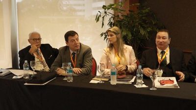 Referentes del sector cambiario tratan regulaciones