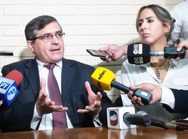 Mario Abdo nombra a fiscal Fernández al frente de Anticorrupción