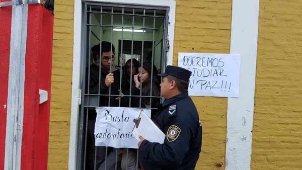 Colegio España: Estudiantes dicen que directora les maltrata, pero ella niega | San Lorenzo Py