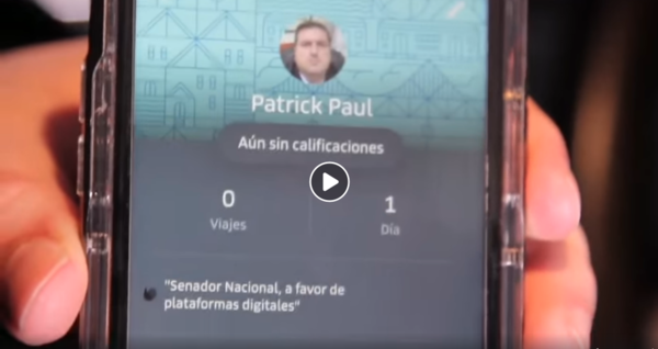 Senador se hace conductor de UBER