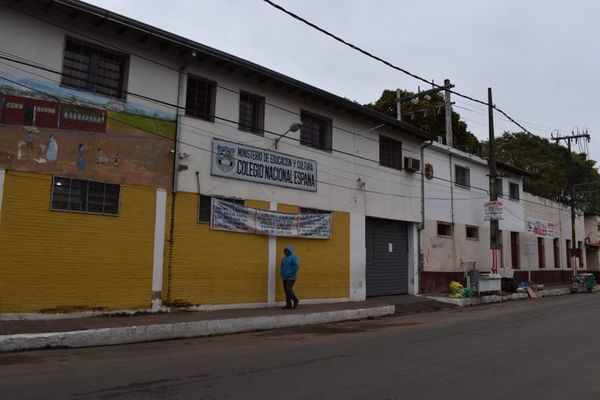 Alumnos tomaron el colegio España - Nacionales - ABC Color