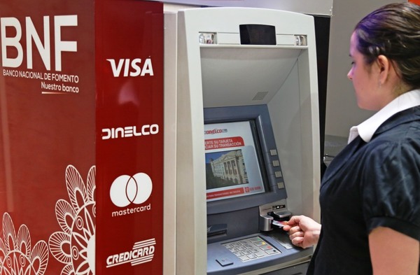 Prosigue esta tarde el pago de salarios a funcionarios públicos | .::Agencia IP::.