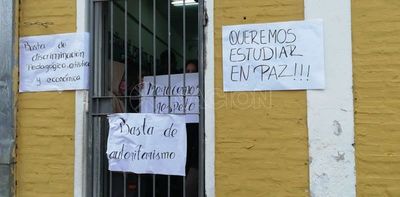 Toman colegio en San Lorenzo y denuncian maltratos de directora
