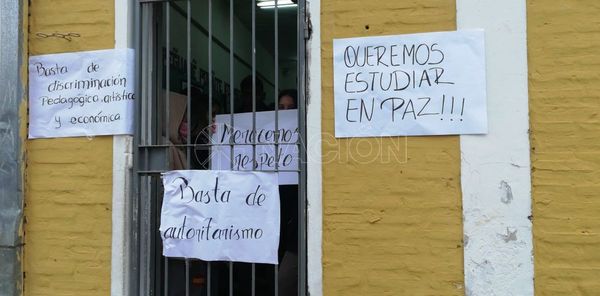 Toman colegio en San Lorenzo y denuncian maltratos de directora