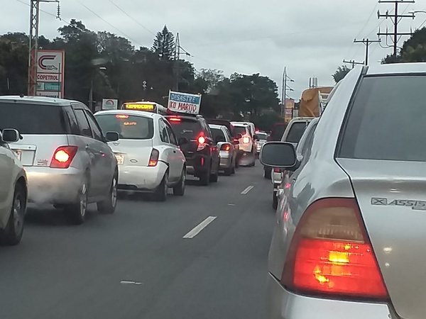 "Desastre ko Marito": Aprovechaba cada semáforo para sacar su llamativo cartel