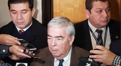 Echó a técnicos para firmar pacto secreto y ahora dice: “No puedo hablar de la parte técnica”