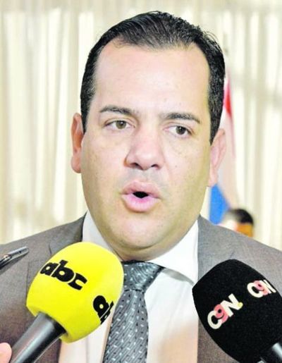 Descuento de  G. 5 millones a Friedmann por ausencias injustificadas - Nacionales - ABC Color