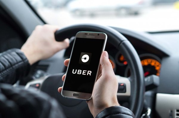 Dinatrán quiere que vehículos de Uber y MUV tengan distintivos