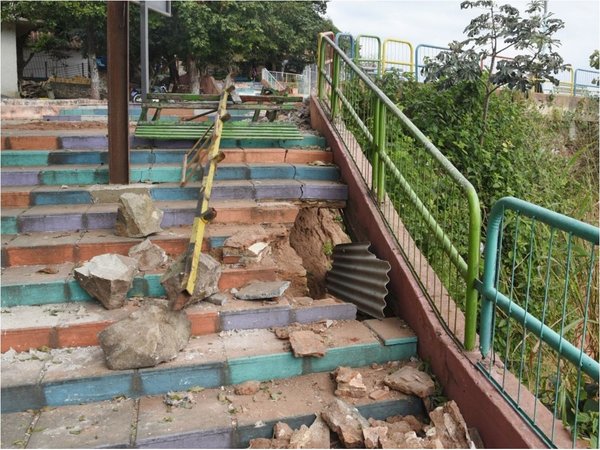 Mirador de Ita Pytã Punta se cae a pedazos   y clausuran el paso