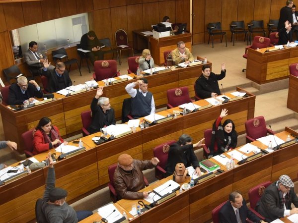 Senado emplaza al Ejecutivo y espera a autoridades el lunes