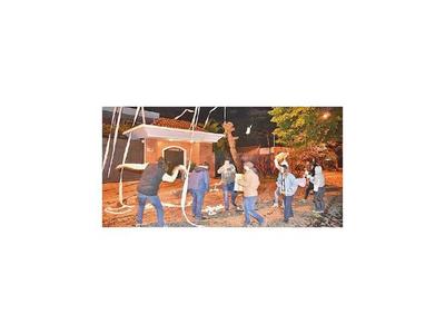 Escracharon anoche  a Alderete en su casa