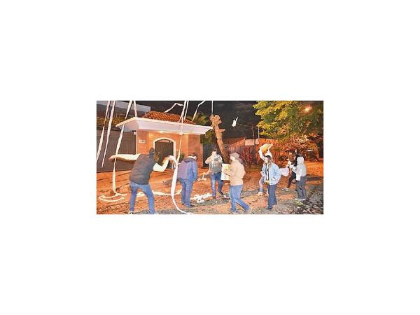 Escracharon anoche a Alderete en su casa